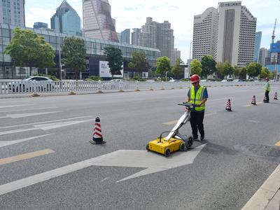 雨季臨近,福田高科技探測道路地面坍塌隱患