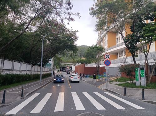 維修整治學(xué)校周邊道路 深圳市交通運(yùn)輸局福田管理局打造舒心 開學(xué)季